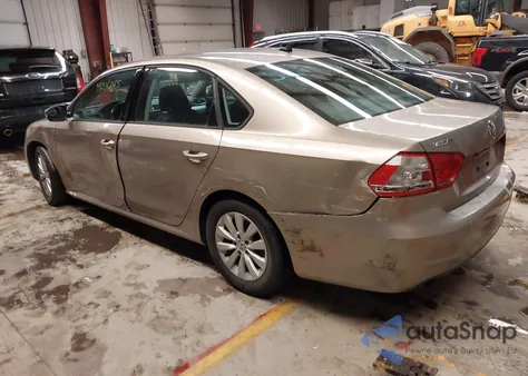 2015 Volkswagen Passat 1.8T Wolfsburg Edition z USA, uszkodzony, nr VIN 1VWAT7A37FC048547